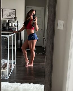 Tessa Blanchard feet photo thumbnail