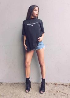 Tessa Brooks feet photo thumbnail