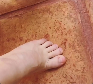 Tessa Ia feet photo 17