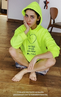 Tessa Ia feet photo 5