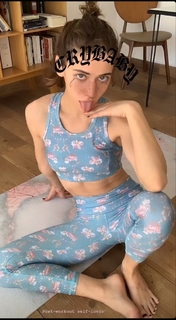 Tessa Ia feet photo 20