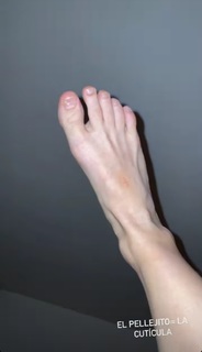 Tessa Ia feet photo 9