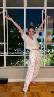 Tessa Ia feet photo 6