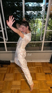 Tessa Ia feet photo 3