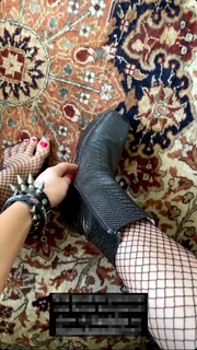 Tessa Ia feet photo 9