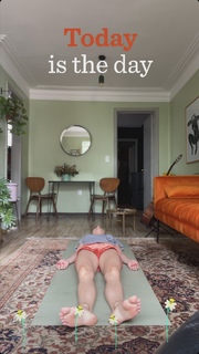 Tessa Ia feet photo 1