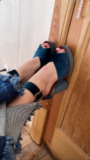 Tessa Ia feet photo 5