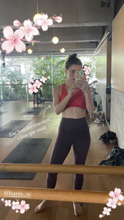 Tessa Ia feet photo 4