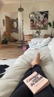 Tessa Ia feet photo 3