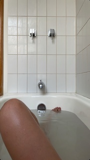 Tessa Ia feet photo 2