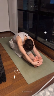 Tessa Ia feet photo 18