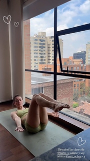 Tessa Ia feet photo 12