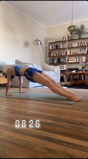 Tessa Ia feet photo 17