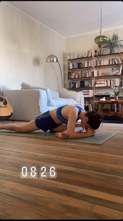 Tessa Ia feet photo 12