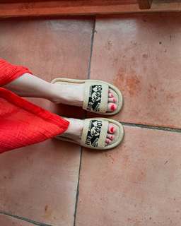 Tessa Ia feet photo 6