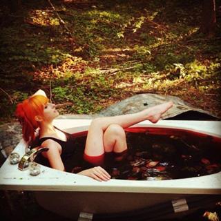 Tessa Violet feet photo 3