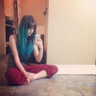 Tessa Violet feet photo 10