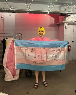 Tessa Violet feet photo 4