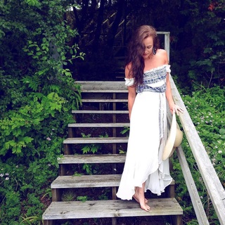 Tessa Virtue feet photo 8