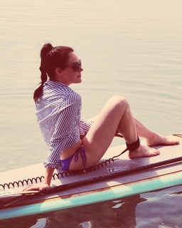 Tessa Virtue feet photo 4