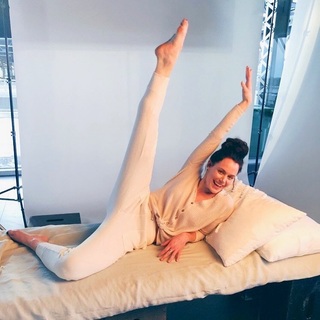 Tessa Virtue feet photo 13