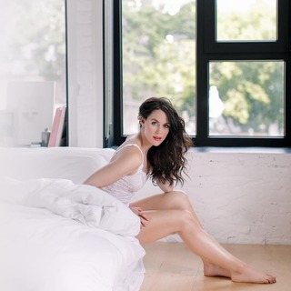 Tessa Virtue feet photo 18