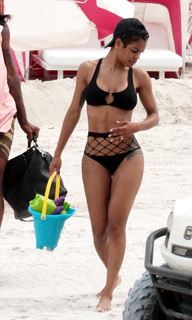 Teyana Taylor feet photo thumbnail