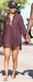 Teyana Taylor feet photo thumbnail