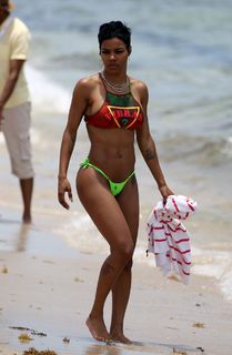 Teyana Taylor feet photo thumbnail