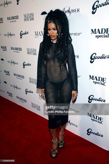 Teyana Taylor feet photo thumbnail