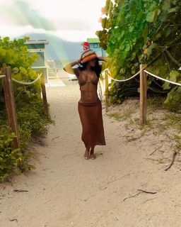 Teyana Taylor feet photo thumbnail