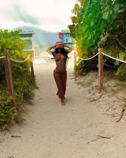 Teyana Taylor feet photo thumbnail