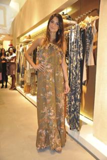 Thaila Ayala feet photo thumbnail