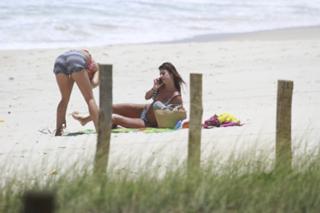 Thaila Ayala feet photo thumbnail