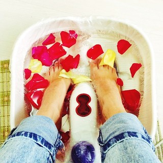 Thalita Meneghim feet photo 6