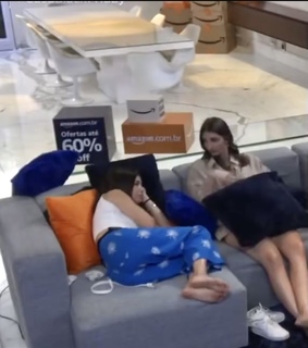 Thalita Meneghim feet photo 16