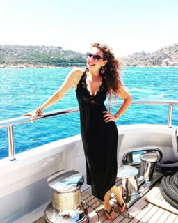 Thalía feet photo thumbnail