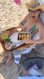 Thalía feet photo 14