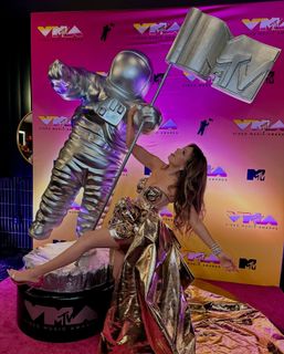 Thalía feet photo 19