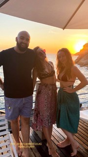 Thati Lopes feet photo thumbnail