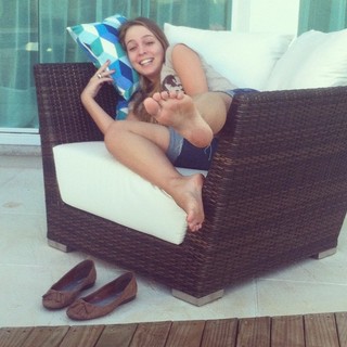 Thayse Estaniecki feet photo 16