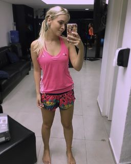 Thayse Estaniecki feet photo 1