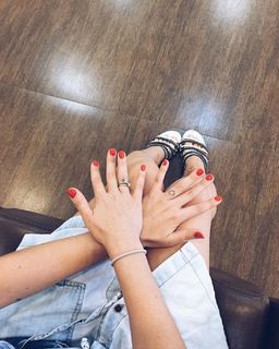 Thayse Estaniecki feet photo 12