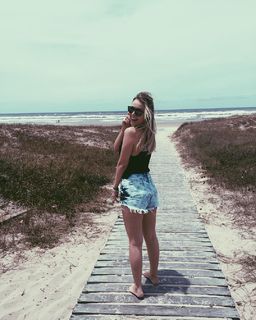 Thayse Estaniecki feet photo 5