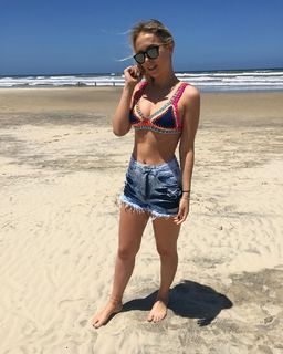 Thayse Estaniecki feet photo 17