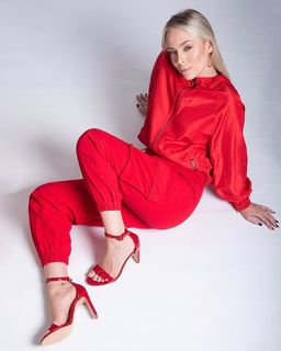 Thayse Estaniecki feet photo 4