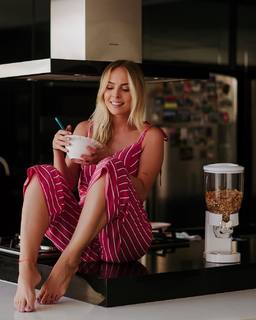 Thayse Estaniecki feet photo 12