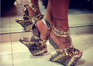 Thaís Bianca feet photo thumbnail