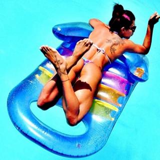 Thaís Bianca feet photo thumbnail