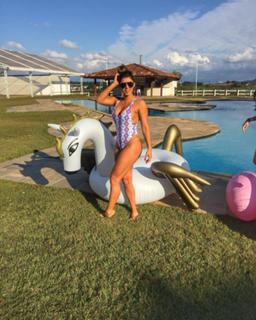 Thaís Bianca feet photo thumbnail